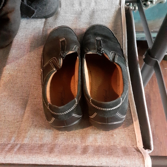 Natralizer slip on black flats with zippers. Very comfortable!!Good condition! - Picture 3 of 4